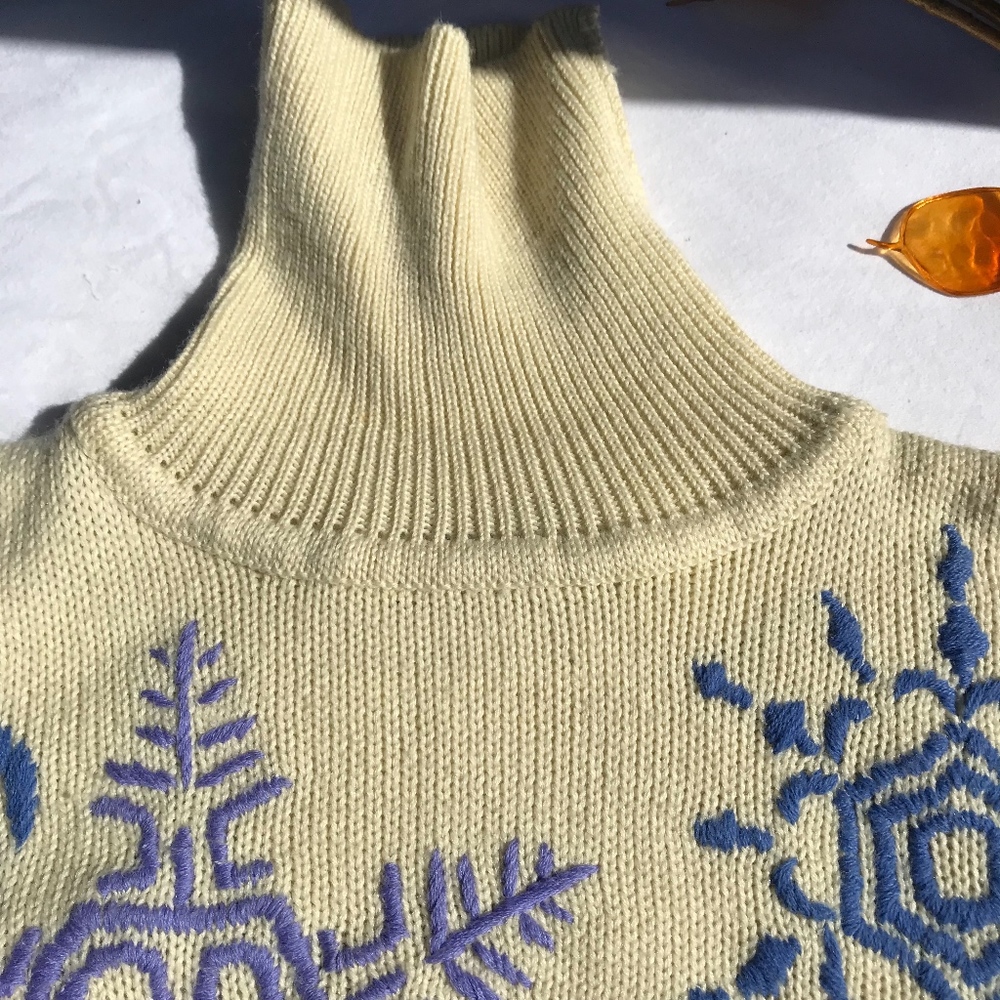 (5 for $20) Girls Obermeyer Cream Sweater VGC - Picture 5 of 8